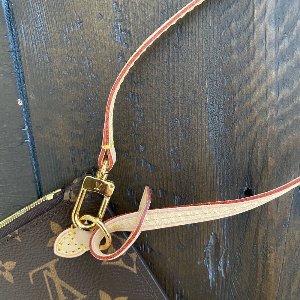 Louis Vuitton Pouch - Picture 7 of 7